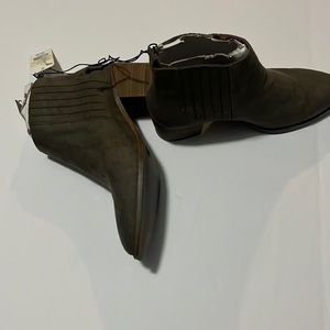 Women’s boots NWT​​